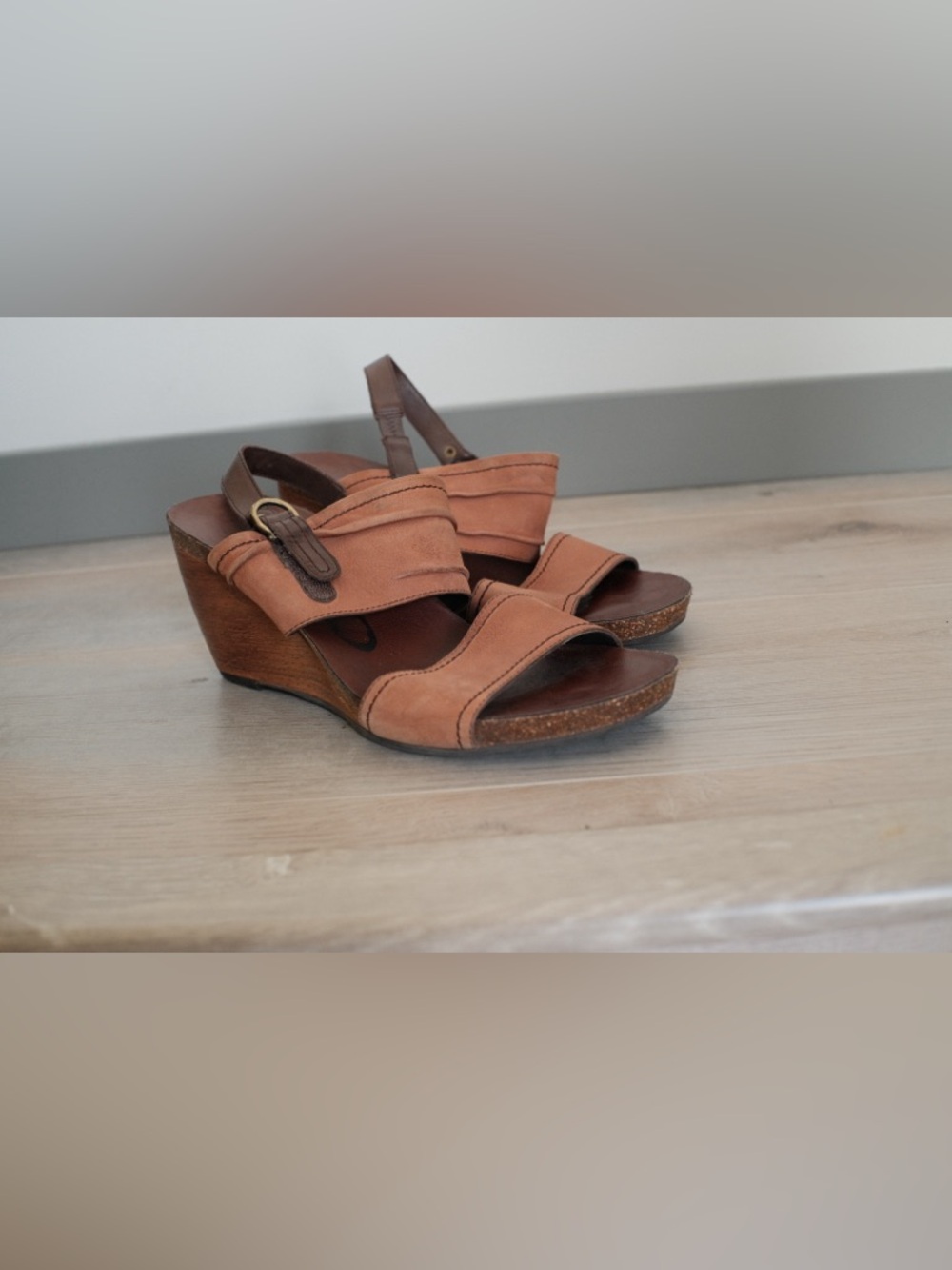 Women's Leather Lockport Wedge Sandals